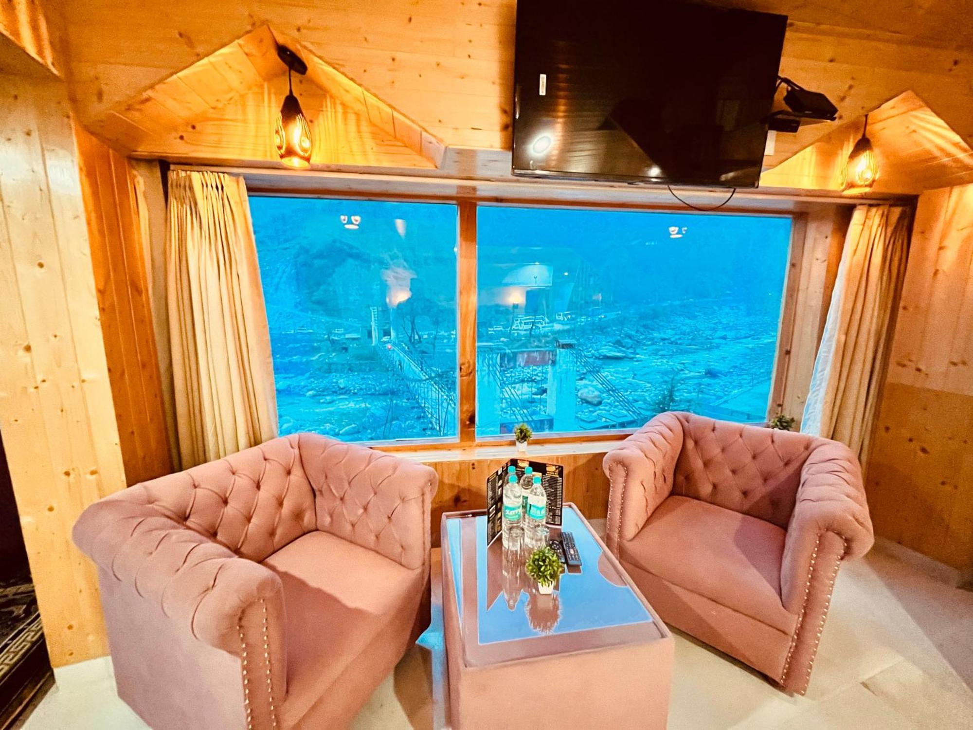 Himalayan Fort Resort, Manali - ! Riverside Property !! Big Lawn With Bonfire !! Best Selling !! Scenic River & Mountais View !! Big Parking !! Luxury Balcony Rooms !! Playing Zone !! Property Of The Year ! M 98160-43600 Eksteriør bilde