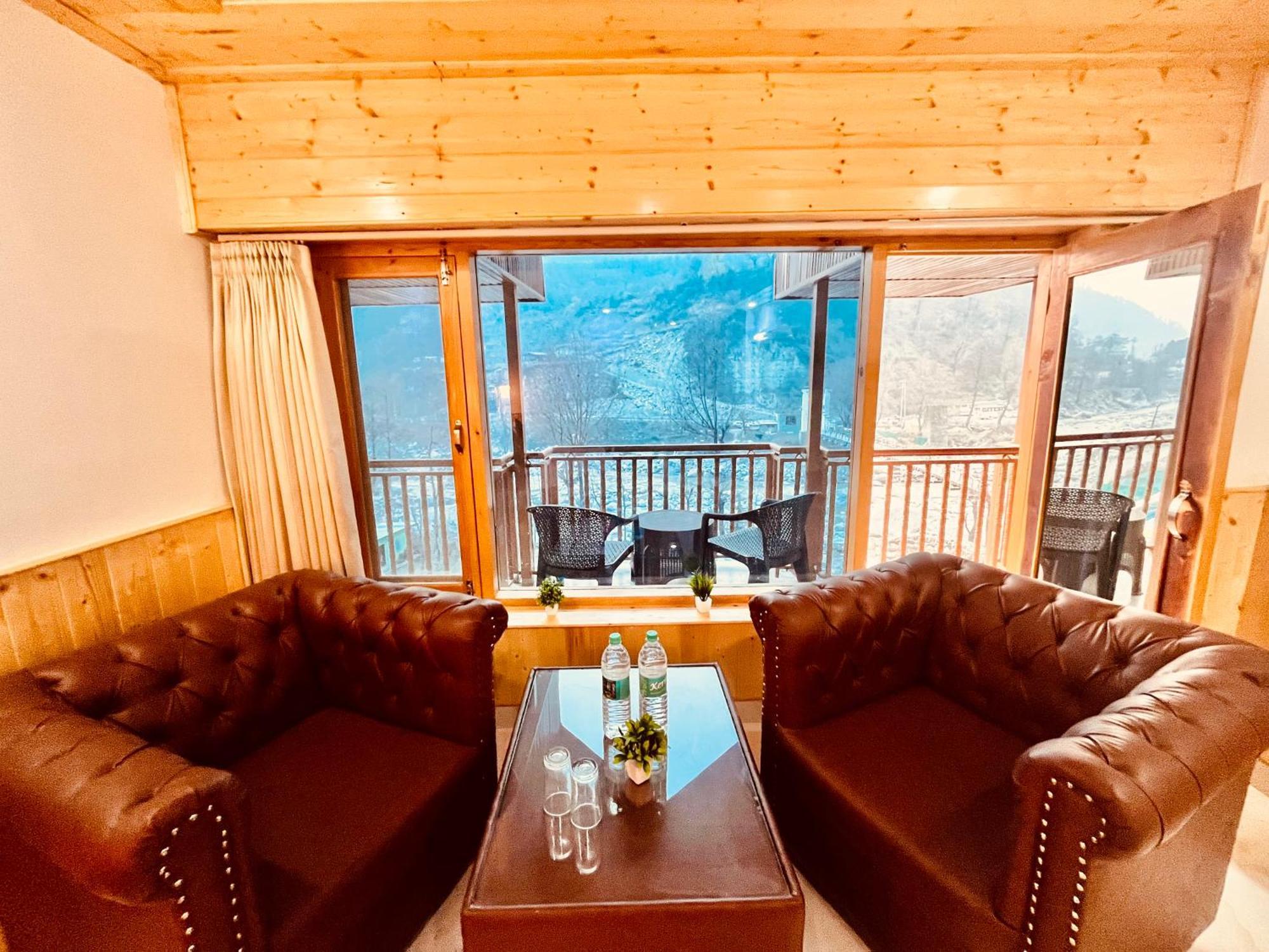 Himalayan Fort Resort, Manali - ! Riverside Property !! Big Lawn With Bonfire !! Best Selling !! Scenic River & Mountais View !! Big Parking !! Luxury Balcony Rooms !! Playing Zone !! Property Of The Year ! M 98160-43600 Eksteriør bilde