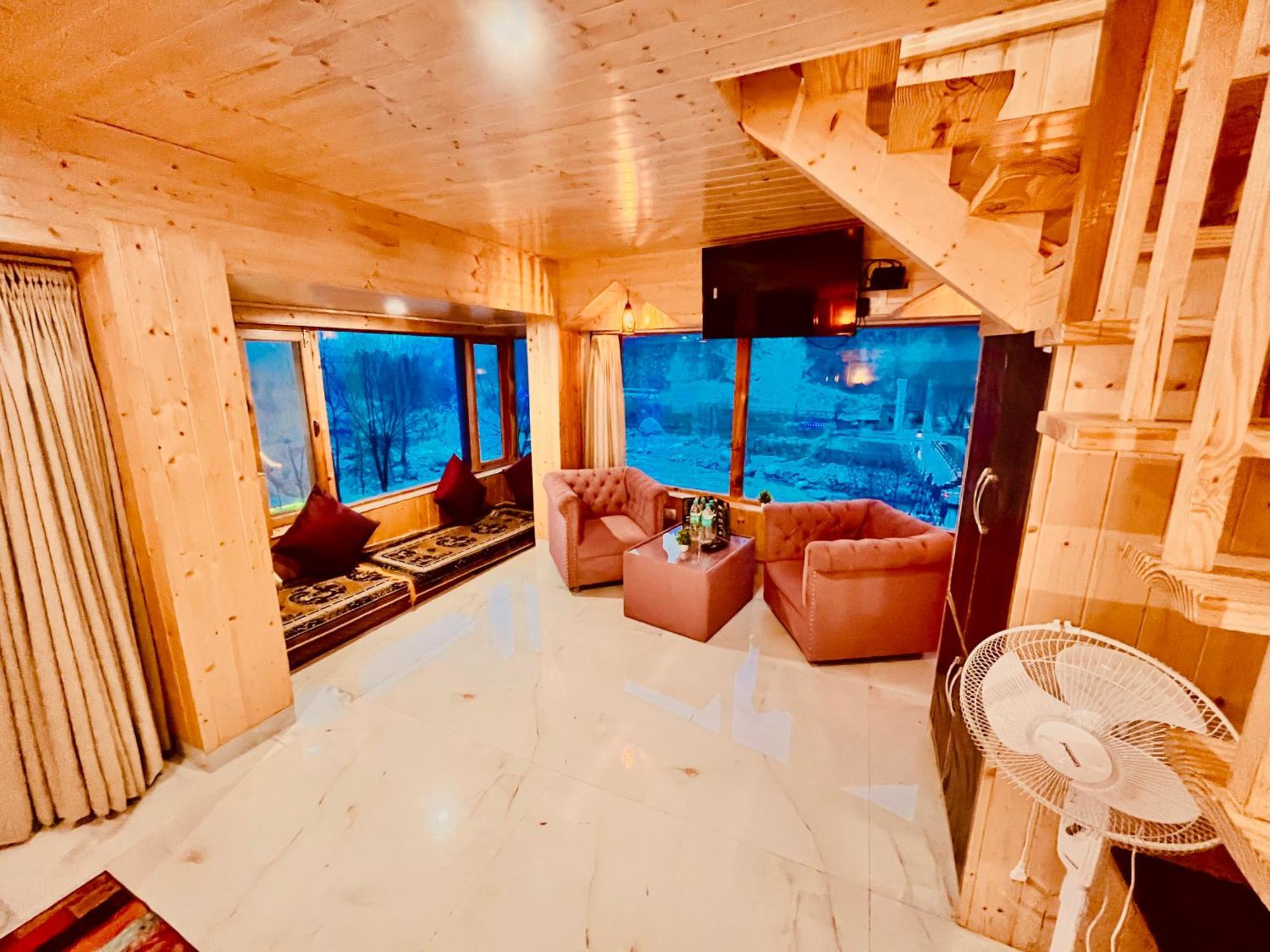 Himalayan Fort Resort, Manali - ! Riverside Property !! Big Lawn With Bonfire !! Best Selling !! Scenic River & Mountais View !! Big Parking !! Luxury Balcony Rooms !! Playing Zone !! Property Of The Year ! M 98160-43600 Eksteriør bilde