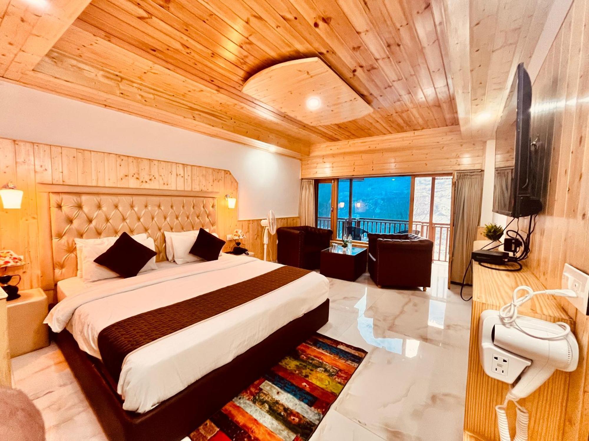 Himalayan Fort Resort, Manali - ! Riverside Property !! Big Lawn With Bonfire !! Best Selling !! Scenic River & Mountais View !! Big Parking !! Luxury Balcony Rooms !! Playing Zone !! Property Of The Year ! M 98160-43600 Eksteriør bilde