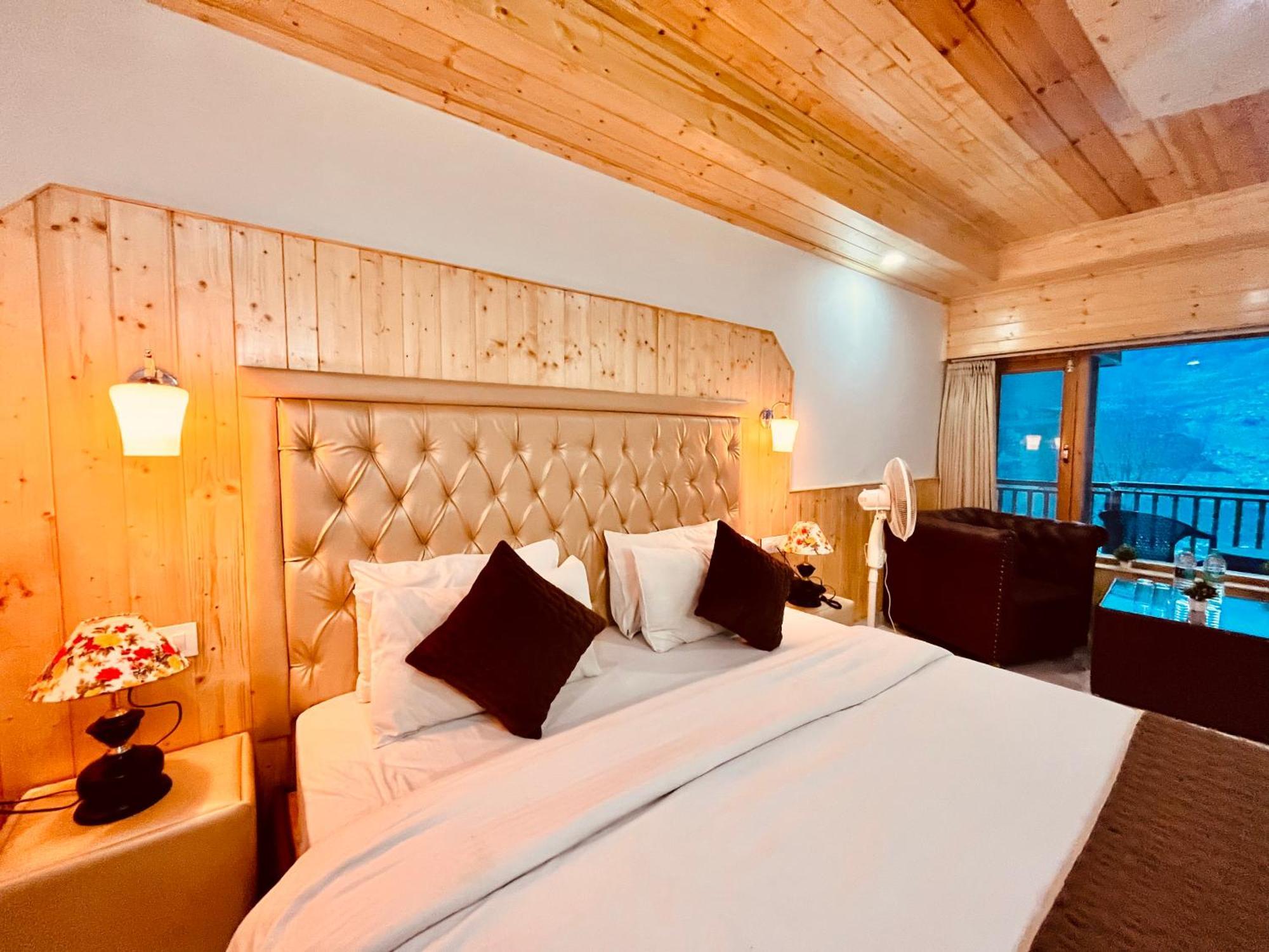 Himalayan Fort Resort, Manali - ! Riverside Property !! Big Lawn With Bonfire !! Best Selling !! Scenic River & Mountais View !! Big Parking !! Luxury Balcony Rooms !! Playing Zone !! Property Of The Year ! M 98160-43600 Eksteriør bilde