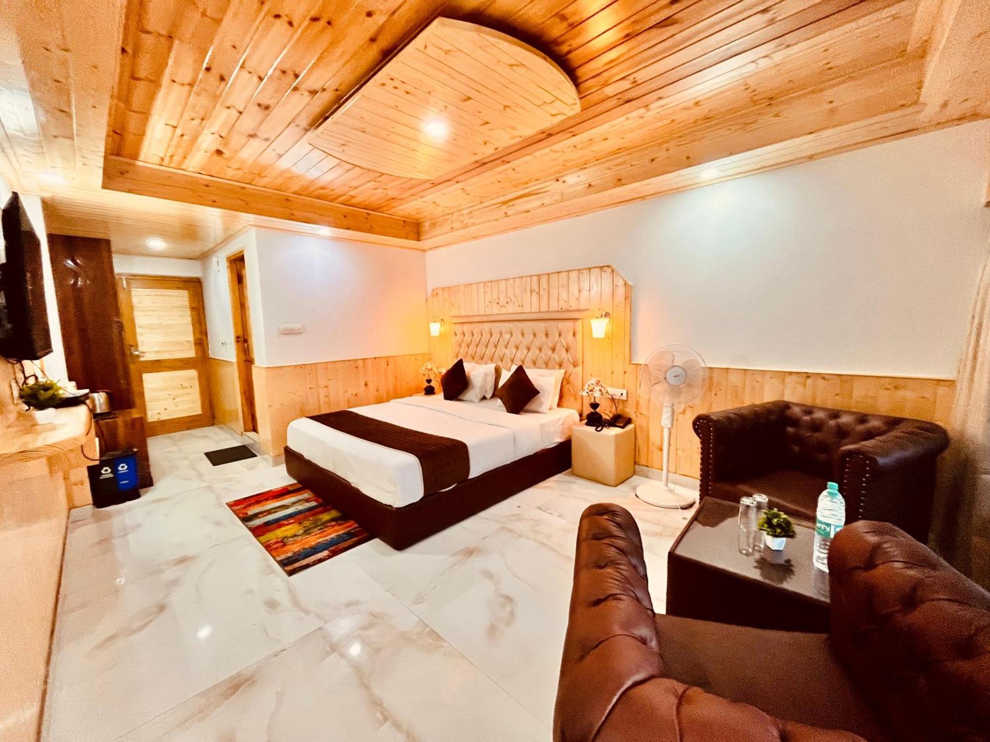Himalayan Fort Resort, Manali - ! Riverside Property !! Big Lawn With Bonfire !! Best Selling !! Scenic River & Mountais View !! Big Parking !! Luxury Balcony Rooms !! Playing Zone !! Property Of The Year ! M 98160-43600 Eksteriør bilde