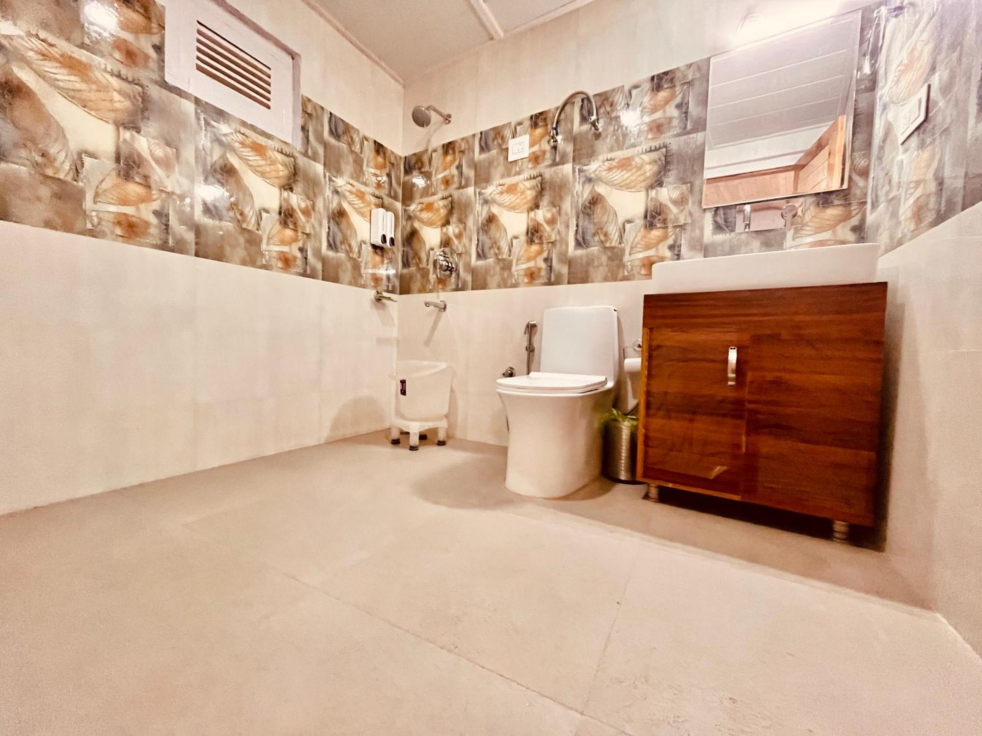 Himalayan Fort Resort, Manali - ! Riverside Property !! Big Lawn With Bonfire !! Best Selling !! Scenic River & Mountais View !! Big Parking !! Luxury Balcony Rooms !! Playing Zone !! Property Of The Year ! M 98160-43600 Eksteriør bilde