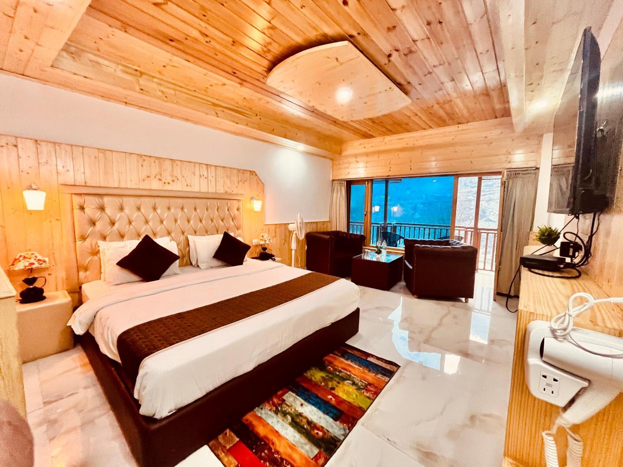 Himalayan Fort Resort, Manali - ! Riverside Property !! Big Lawn With Bonfire !! Best Selling !! Scenic River & Mountais View !! Big Parking !! Luxury Balcony Rooms !! Playing Zone !! Property Of The Year ! M 98160-43600 Eksteriør bilde