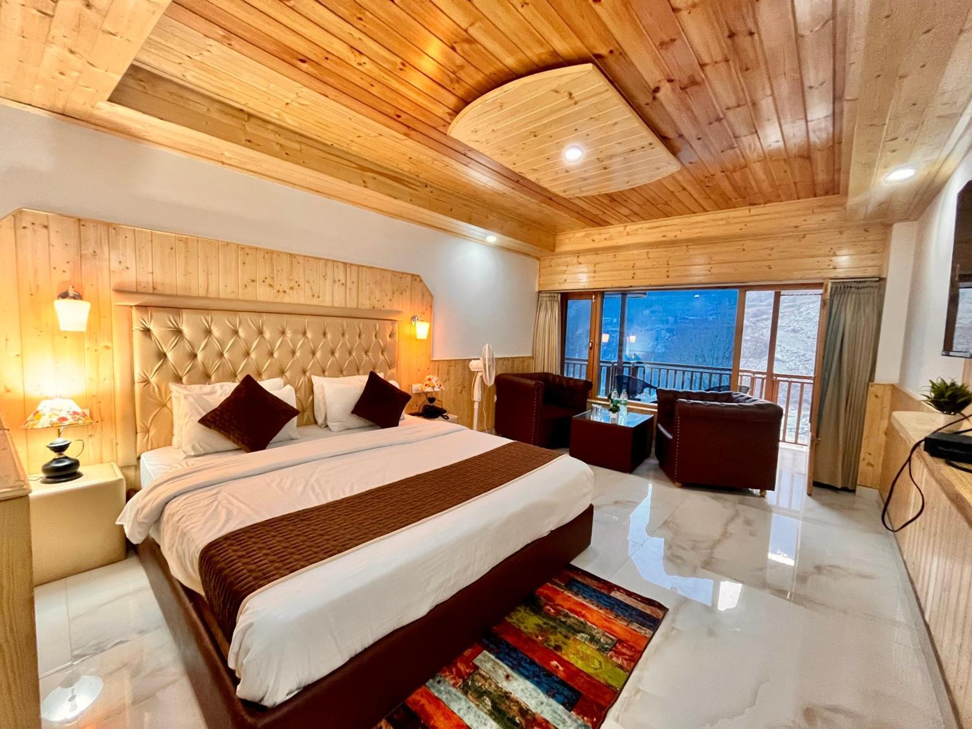 Himalayan Fort Resort, Manali - ! Riverside Property !! Big Lawn With Bonfire !! Best Selling !! Scenic River & Mountais View !! Big Parking !! Luxury Balcony Rooms !! Playing Zone !! Property Of The Year ! M 98160-43600 Eksteriør bilde
