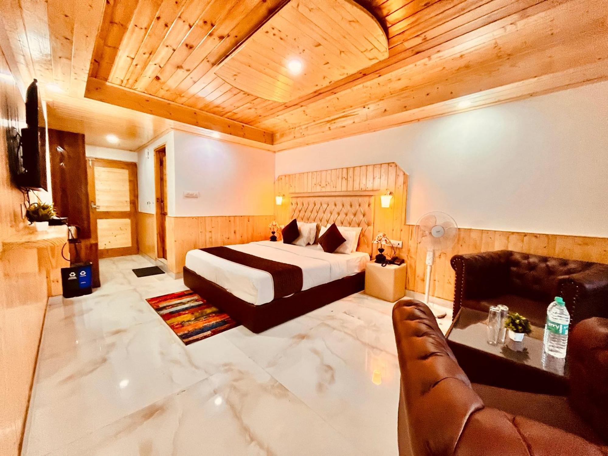Himalayan Fort Resort, Manali - ! Riverside Property !! Big Lawn With Bonfire !! Best Selling !! Scenic River & Mountais View !! Big Parking !! Luxury Balcony Rooms !! Playing Zone !! Property Of The Year ! M 98160-43600 Eksteriør bilde