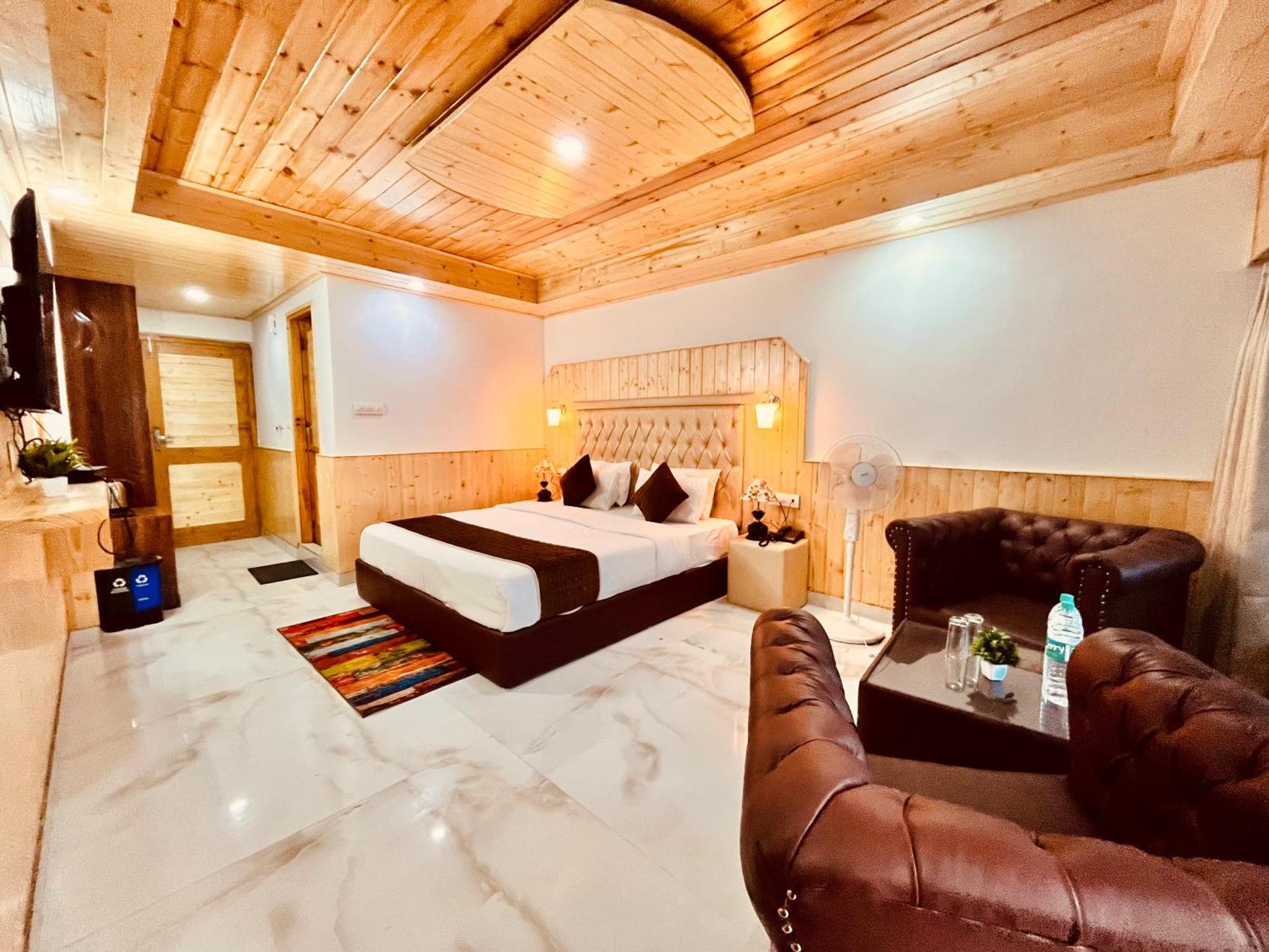 Himalayan Fort Resort, Manali - ! Riverside Property !! Big Lawn With Bonfire !! Best Selling !! Scenic River & Mountais View !! Big Parking !! Luxury Balcony Rooms !! Playing Zone !! Property Of The Year ! M 98160-43600 Eksteriør bilde