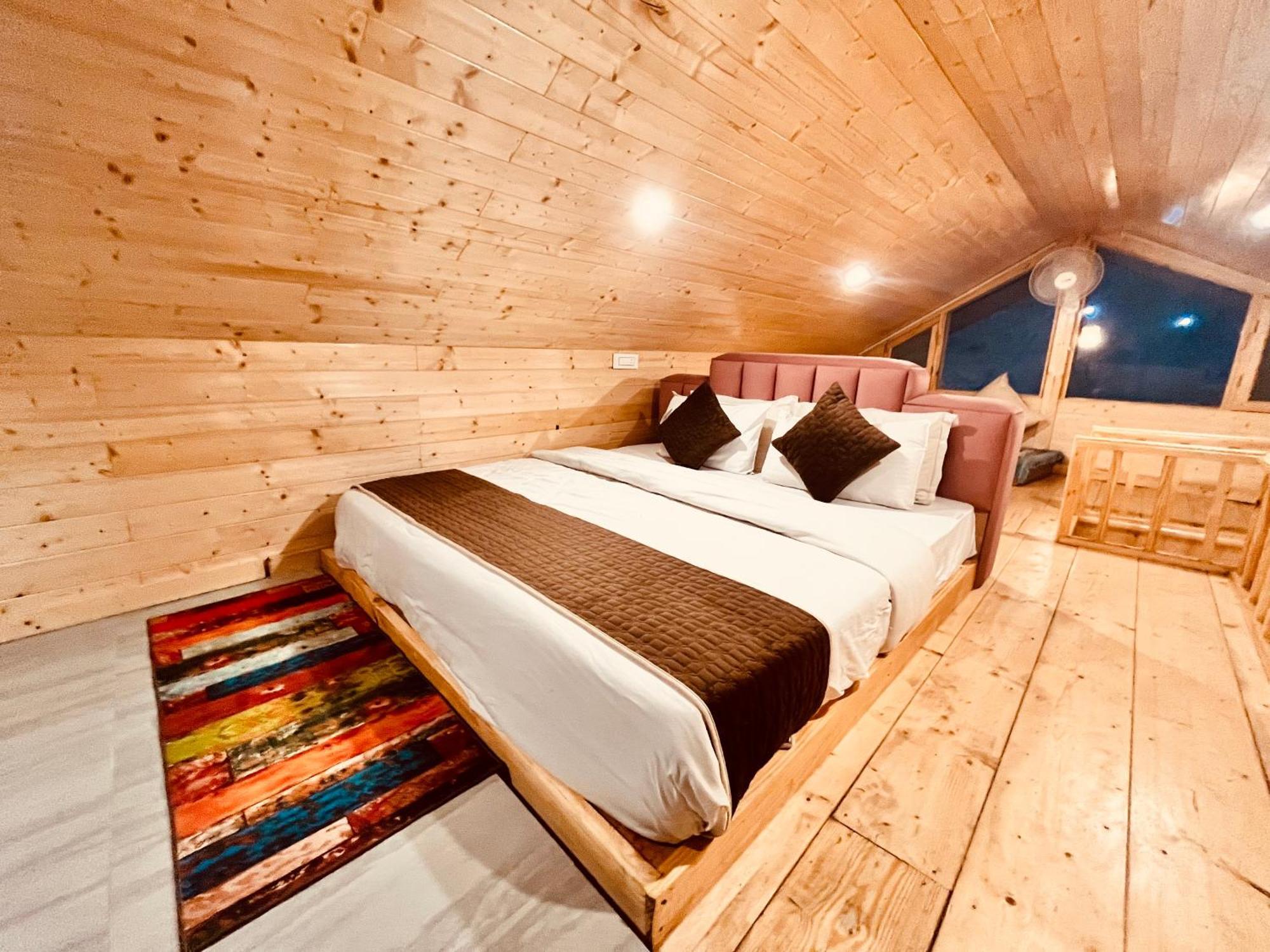 Himalayan Fort Resort, Manali - ! Riverside Property !! Big Lawn With Bonfire !! Best Selling !! Scenic River & Mountais View !! Big Parking !! Luxury Balcony Rooms !! Playing Zone !! Property Of The Year ! M 98160-43600 Eksteriør bilde