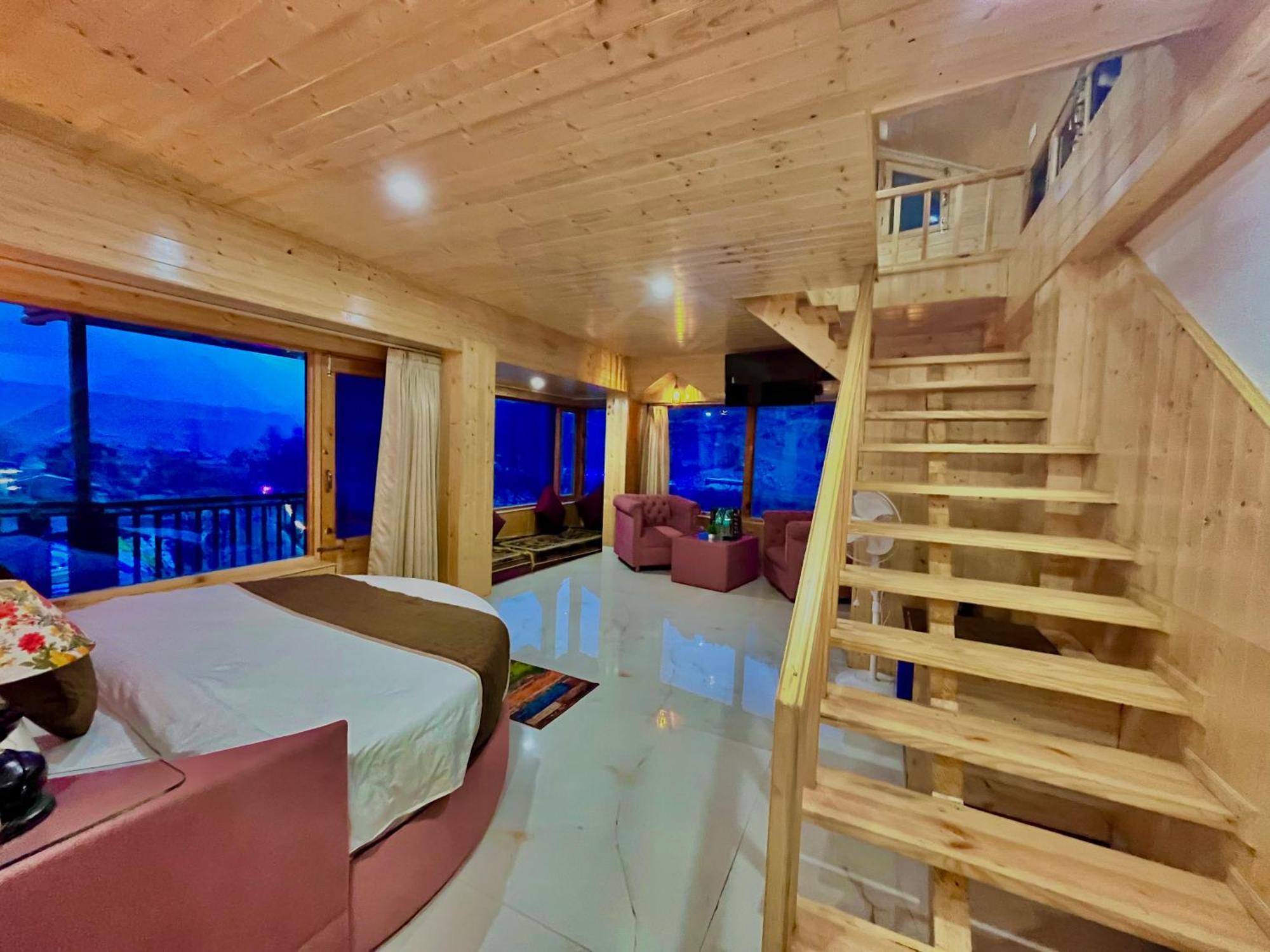 Himalayan Fort Resort, Manali - ! Riverside Property !! Big Lawn With Bonfire !! Best Selling !! Scenic River & Mountais View !! Big Parking !! Luxury Balcony Rooms !! Playing Zone !! Property Of The Year ! M 98160-43600 Eksteriør bilde